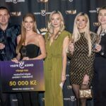 skupinova-fotografie-v-kasinu-vestec-s-sekem-na-50000kc Skupinová fotografie v kasinu Vestec s šekem na 50 000 Kč