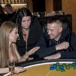 diskuze-hracu-u-pokeroveho-stolu-v-kasinu-vestec Diskuze hráčů u pokerového stolu v kasinu Vestec